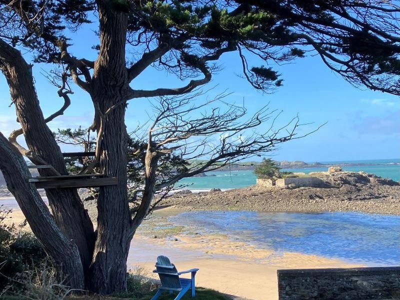 Dinard plage chaise cabane