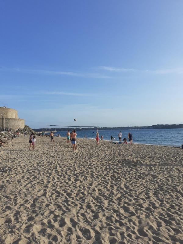 Volley sur la plage du Bon-Secours, Saint-Malo